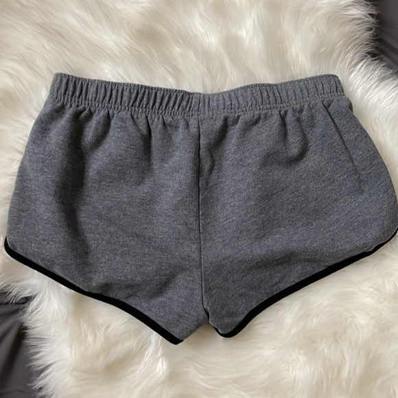Aritzia TNA Shorts - Picture 3 of 3